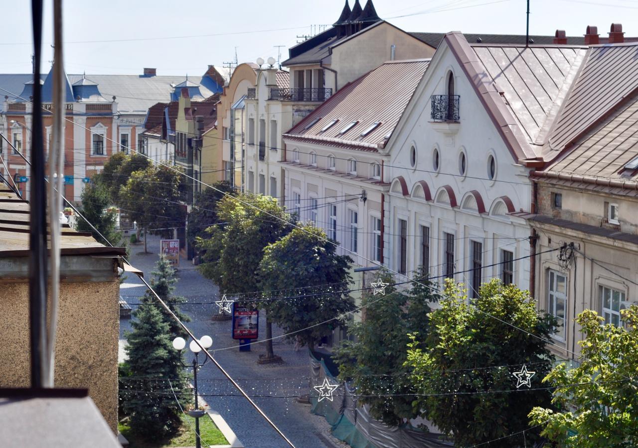 Panoramic View Top Floor Apartment In The City Center Mukacheve Exterior photo