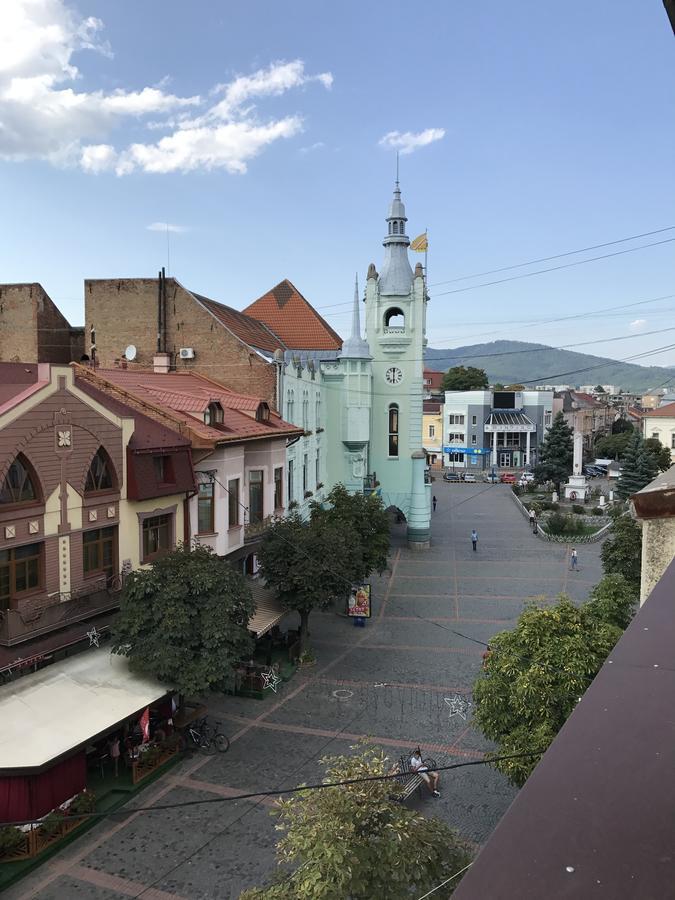 Panoramic View Top Floor Apartment In The City Center Mukacheve Exterior photo