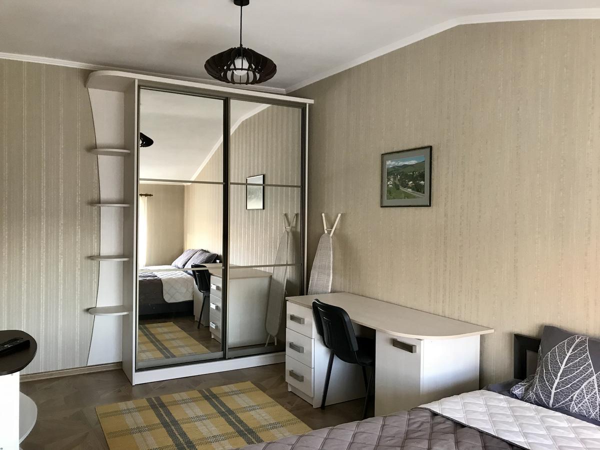 Panoramic View Top Floor Apartment In The City Center Mukacheve Exterior photo