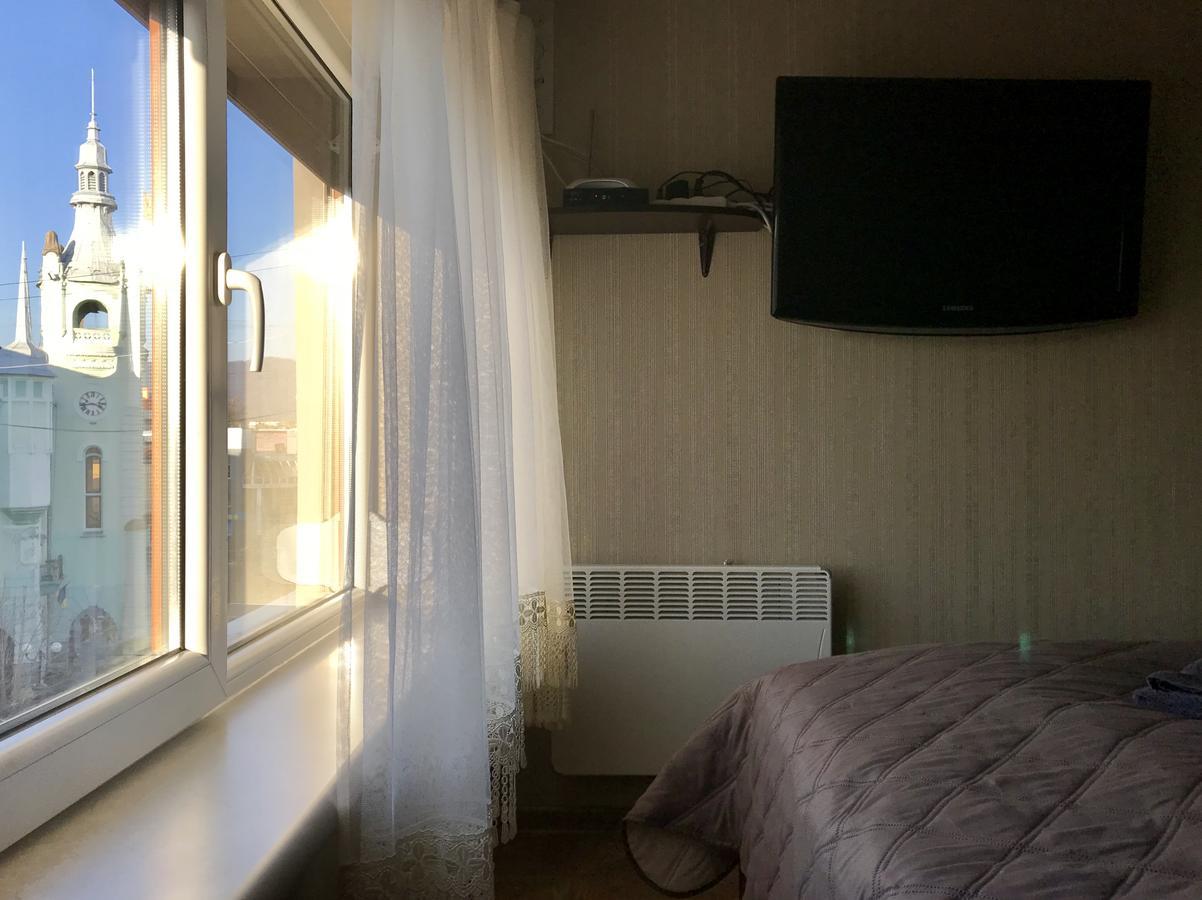 Panoramic View Top Floor Apartment In The City Center Mukacheve Exterior photo